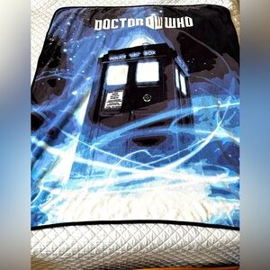 Dr. Who Tardis fleece throw